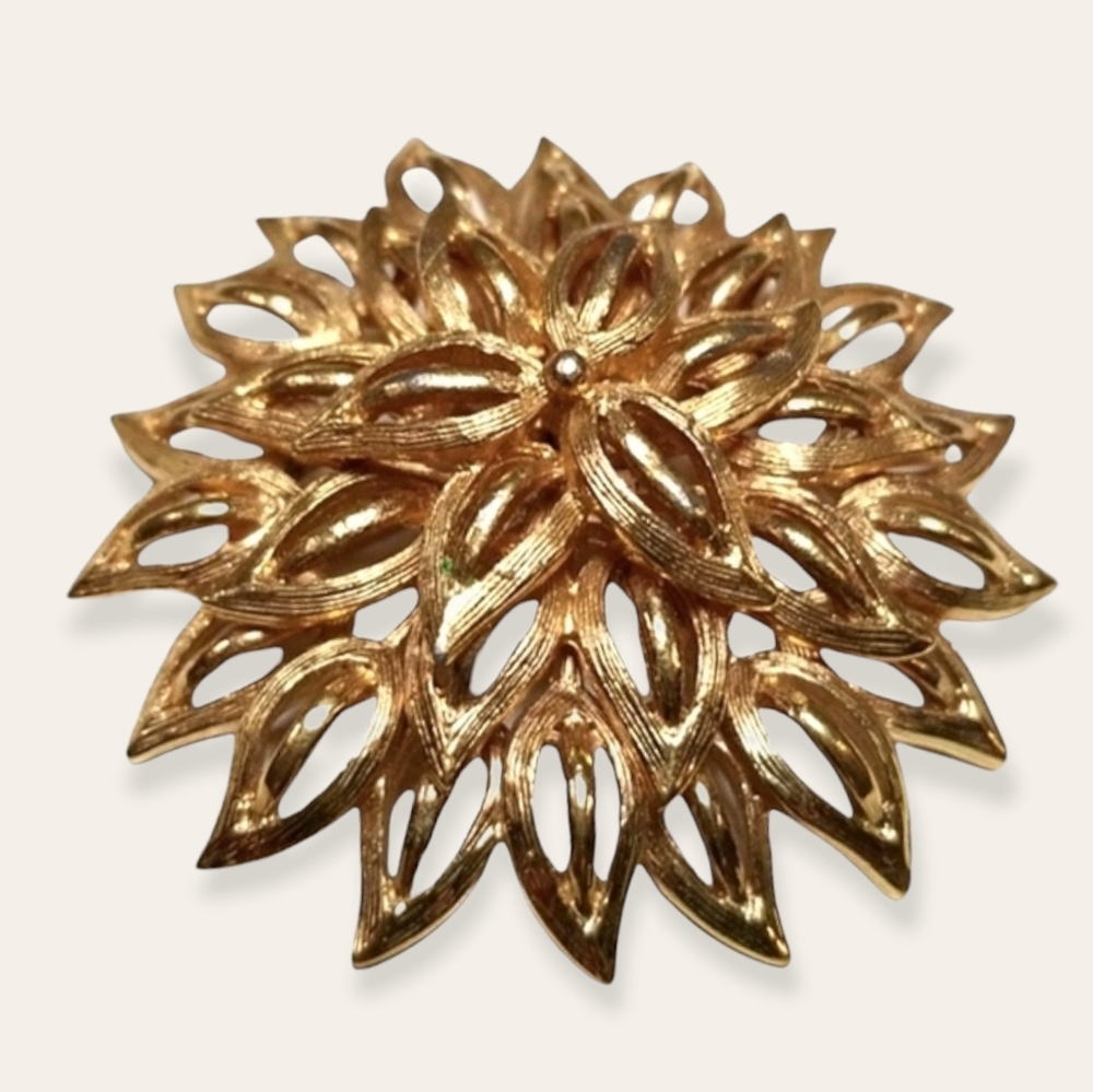 Vintage Signed Roget TM Large Gold Tone Metal Flower Brooch Pin - Picture 1 of 12